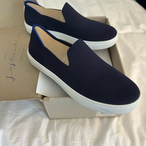 Kids Rothy’s sneaker- Deep navy- girls size 4